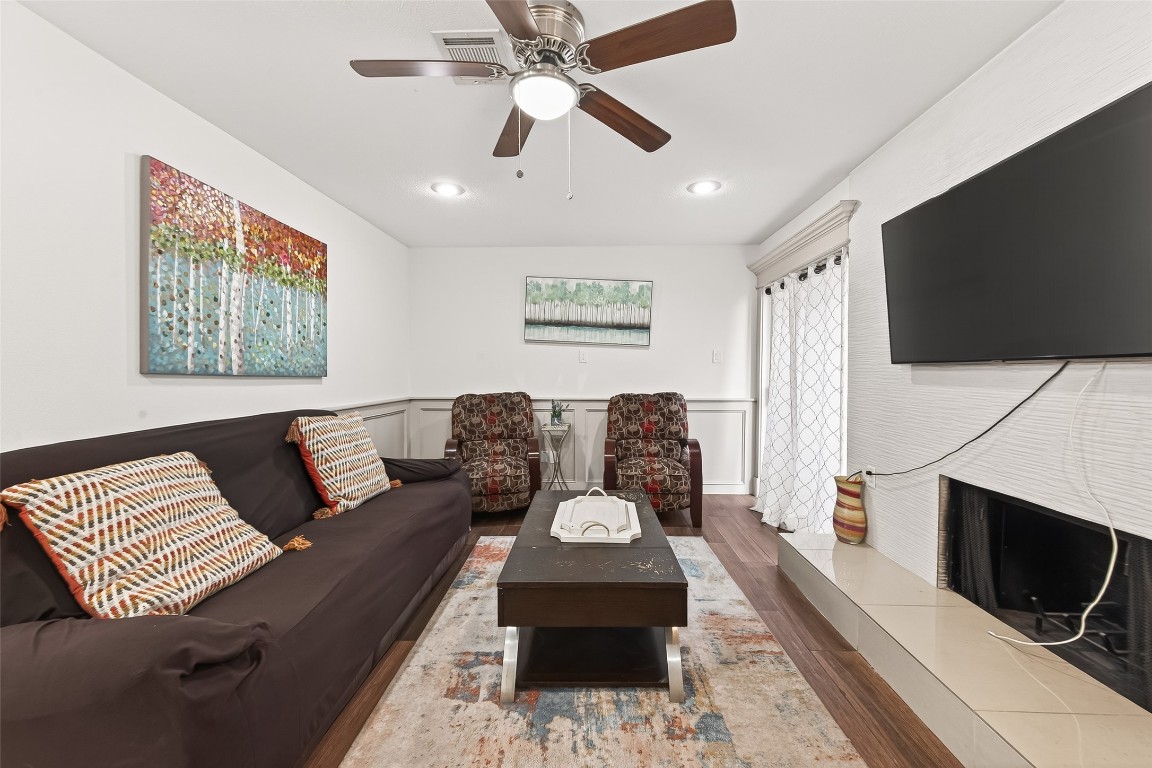 3684 Ocee Street Houston, TX 77063 - Photo 6 of 32