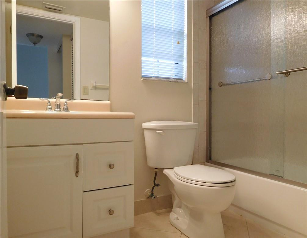 2650 Greenwood Terrace, Unit G222 Boca Raton, FL 33431 - Photo 14 of 33 Bath with tub and shower