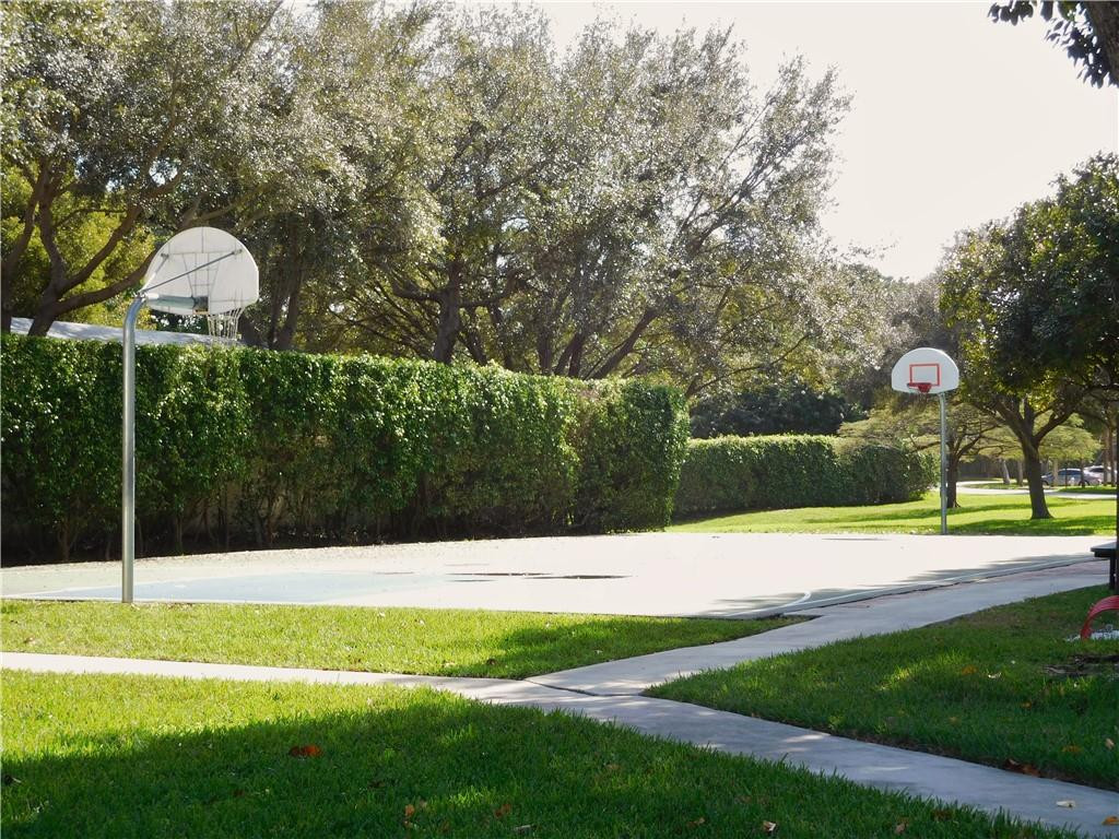 2650 Greenwood Terrace, Unit G222 Boca Raton, FL 33431 - Photo 29 of 33 Basketball Court