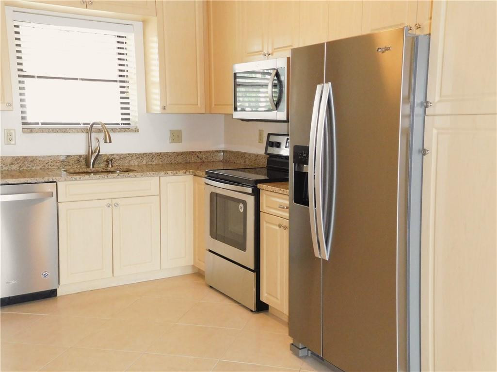 2650 Greenwood Terrace, Unit G222 Boca Raton, FL 33431 - Photo 7 of 33 Lots of natural light