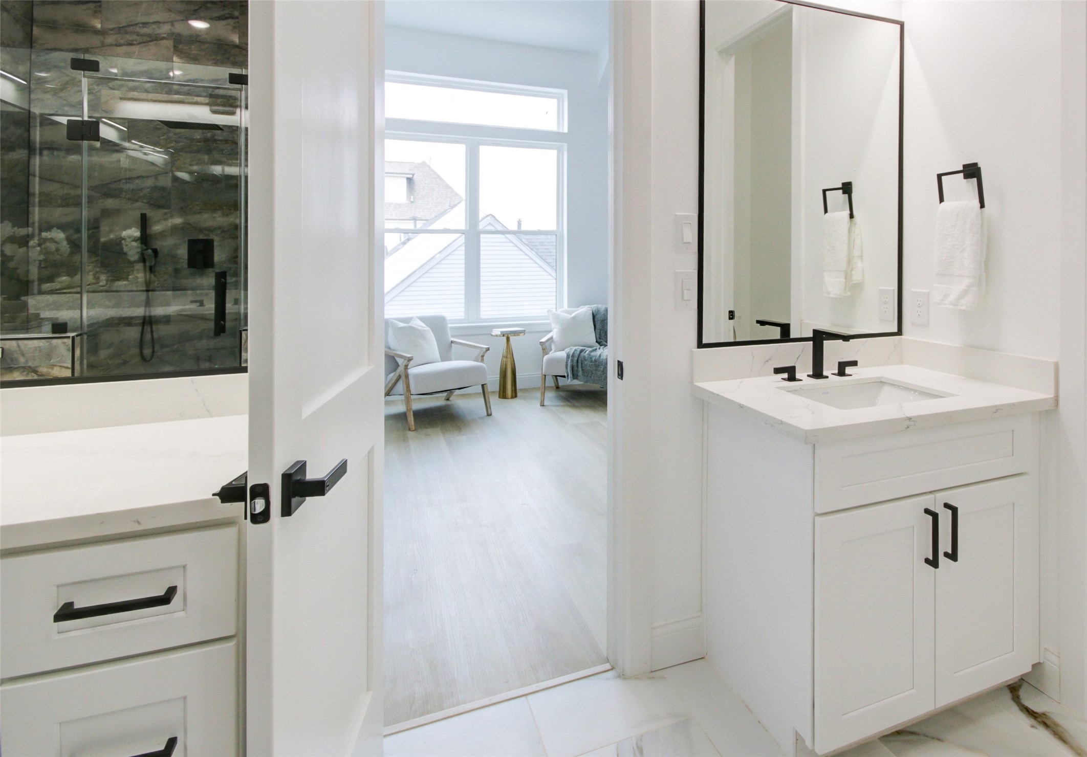 1214 West 24th Street, Unit D Houston, TX 77008 - Photo 40 of 45 a bathroom with a sink and a mirror