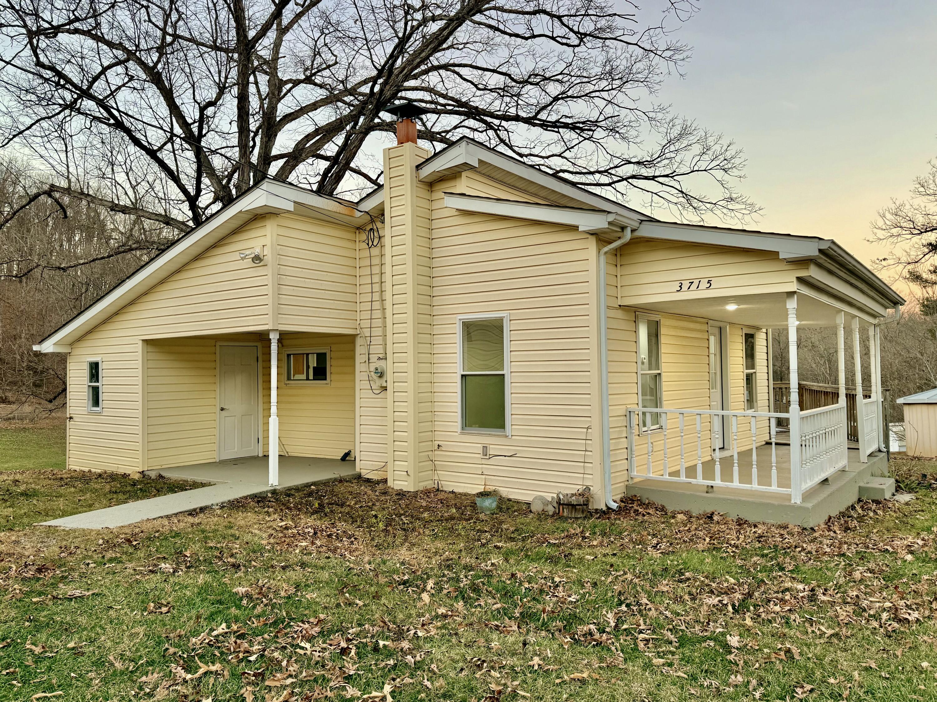 3715 Sandlewood Road Roanoke, VA 24018 - Photo 2 of 15 front view of a house