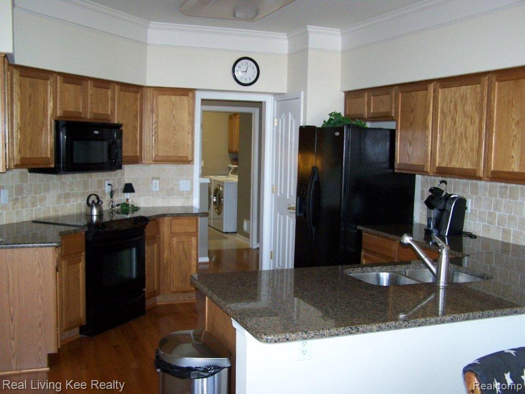 1889 Dunham Drive Rochester, MI 48306 - Photo 9 of 25 009.jpg