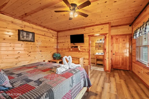 $1,389,999 | 1643 Barn Door Lane, Sevierville, TN 37862