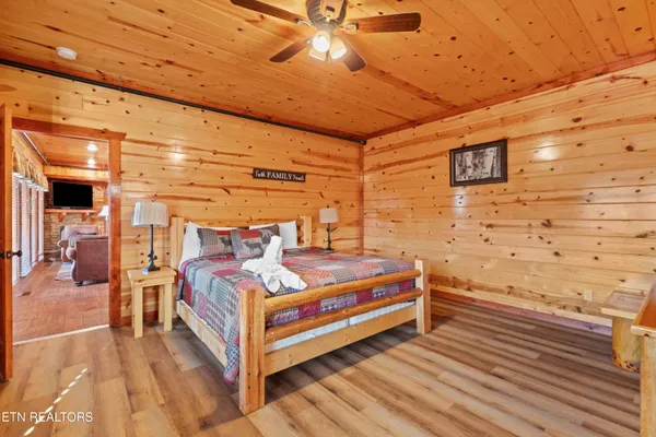 $1,389,999 | 1643 Barn Door Lane, Sevierville, TN 37862