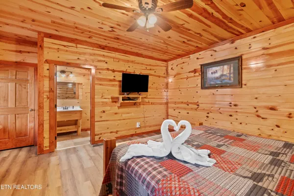 $1,389,999 | 1643 Barn Door Lane, Sevierville, TN 37862