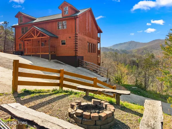 $1,389,999 | 1643 Barn Door Lane, Sevierville, TN 37862