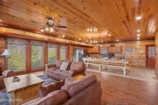 $1,389,999 | 1643 Barn Door Lane, Sevierville, TN 37862