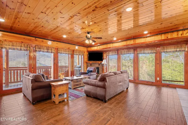$1,389,999 | 1643 Barn Door Lane, Sevierville, TN 37862