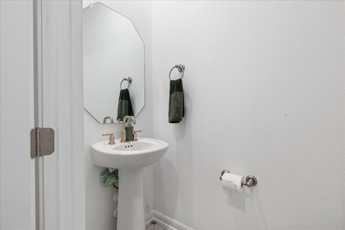 209 Terra Mnr Trail Georgetown, TX 78628 - Photo 32 of 40 Bathroom with baseboards