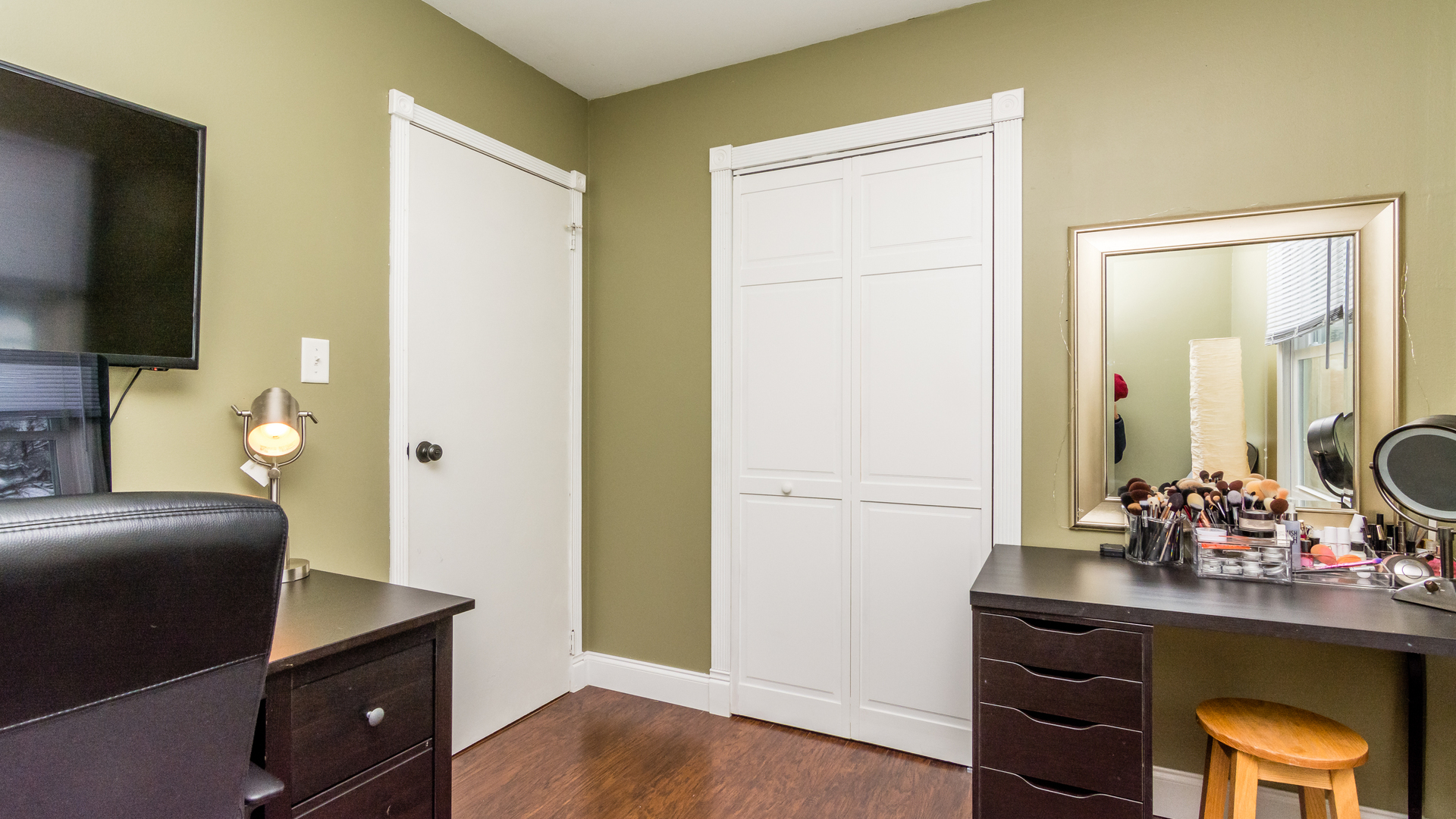 313 Healy Avenue Romeoville, IL 60446 - Photo 21 of 24 a view of living room with furniture and a flat screen tv