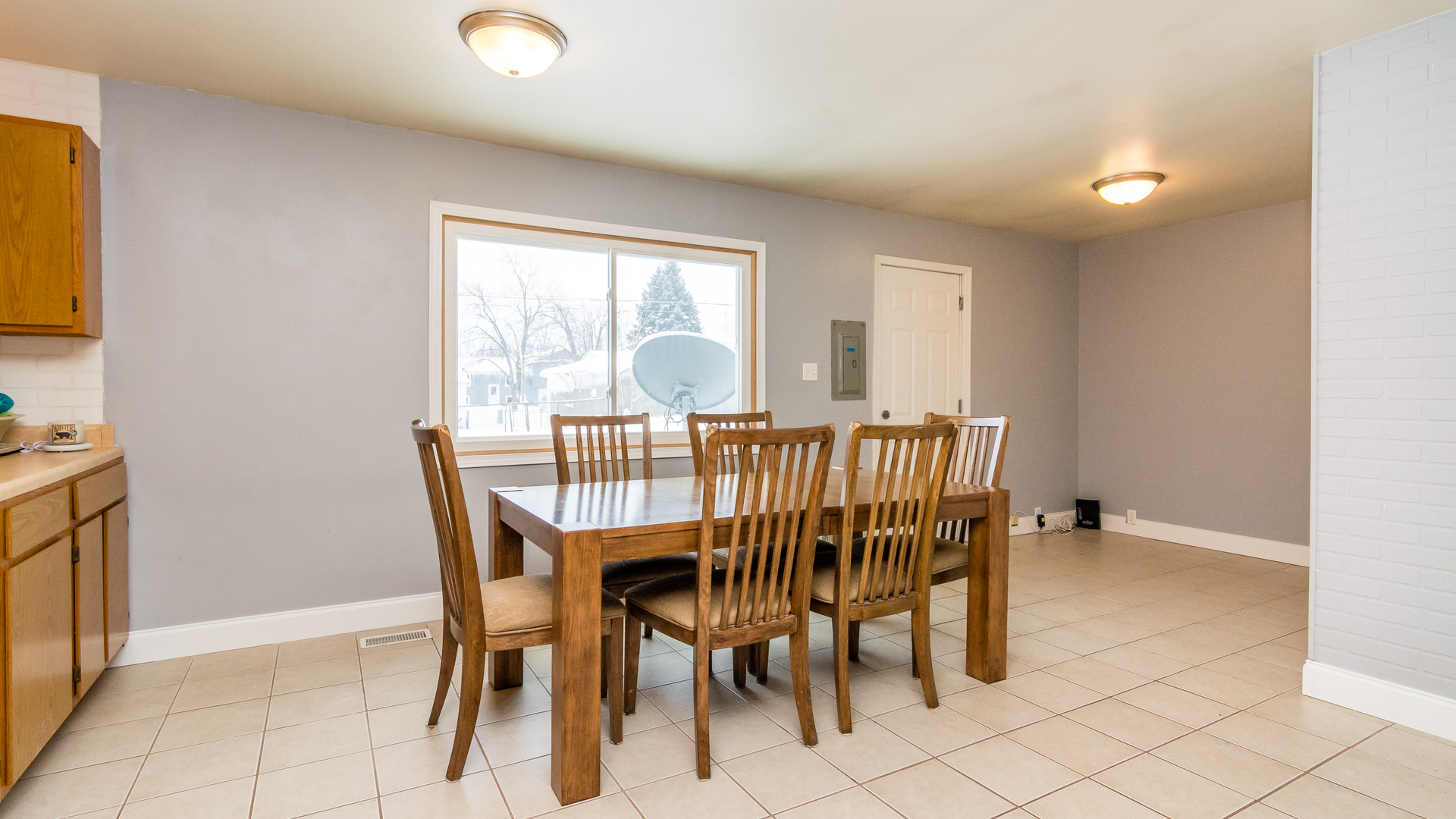 313 Healy Avenue Romeoville, IL 60446 - Photo 7 of 24 a dining room with furniture and window