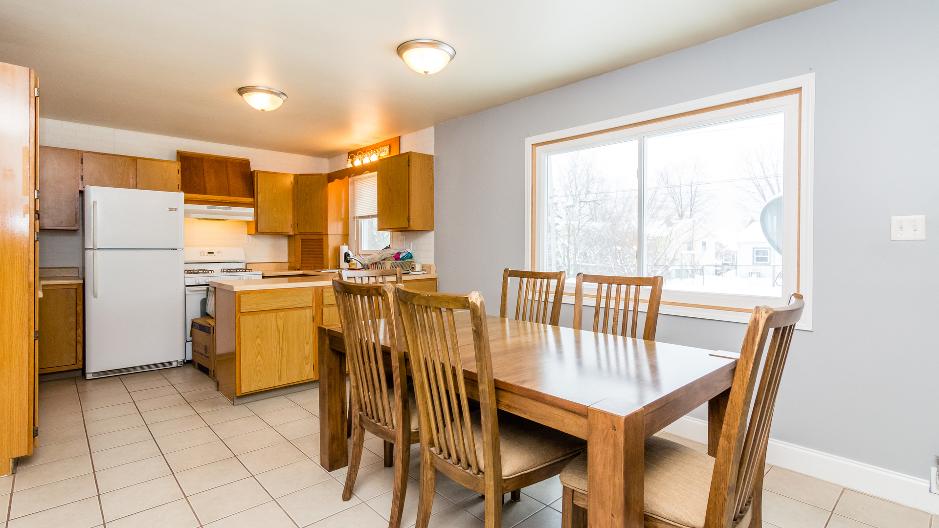 313 Healy Avenue Romeoville, IL 60446 - Photo 9 of 24 a kitchen that has a table and chairs in it
