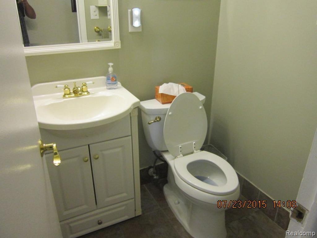 29253 Merrick Warren, MI 48092 - Photo 13 of 29 Half Bath 014.jpg