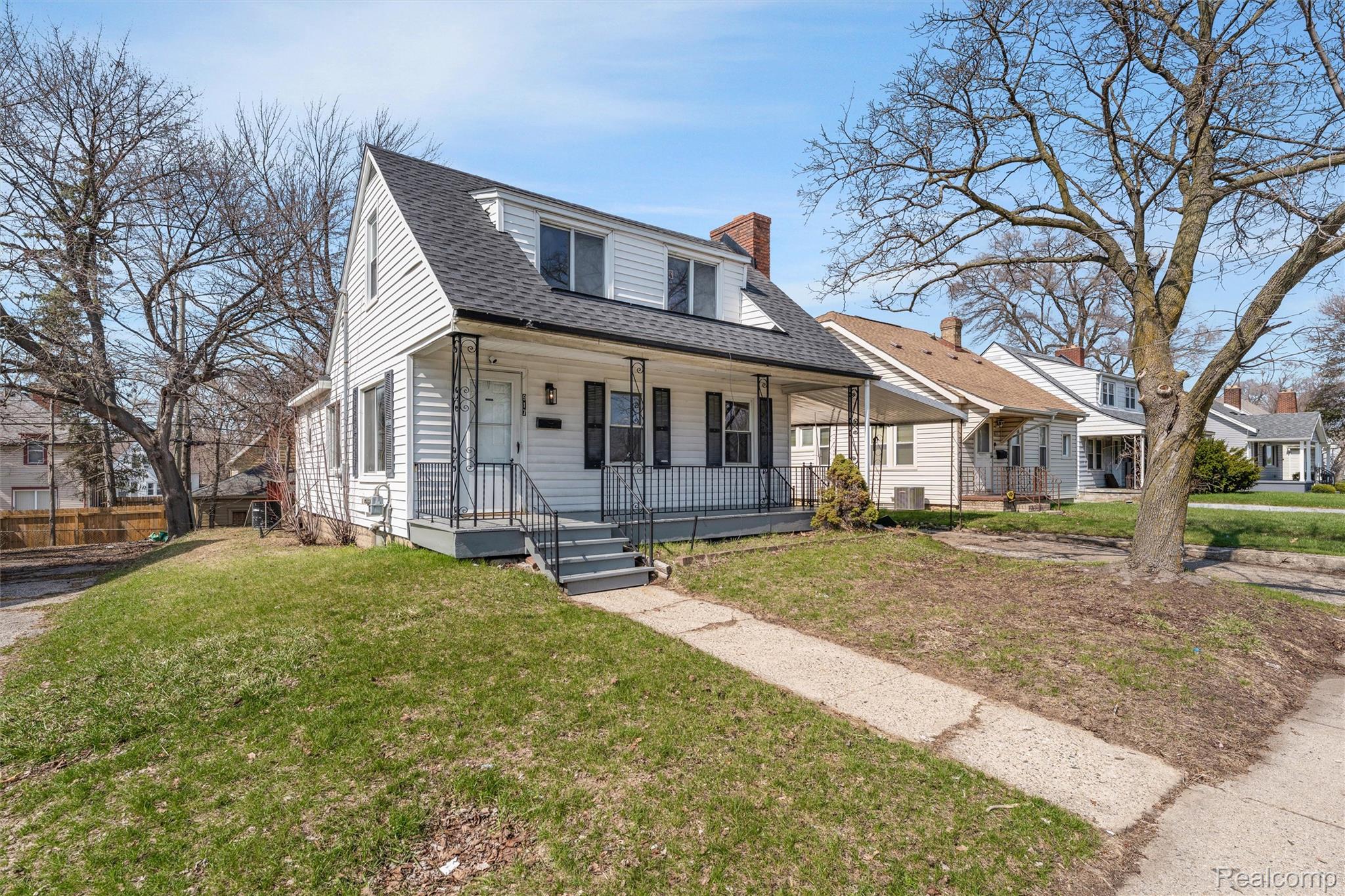 917 Perry Street Pontiac, MI 48340 - Photo 2 of 37 Bungalow-style home with a porch, roof with shingles, a chimney, and a front yard