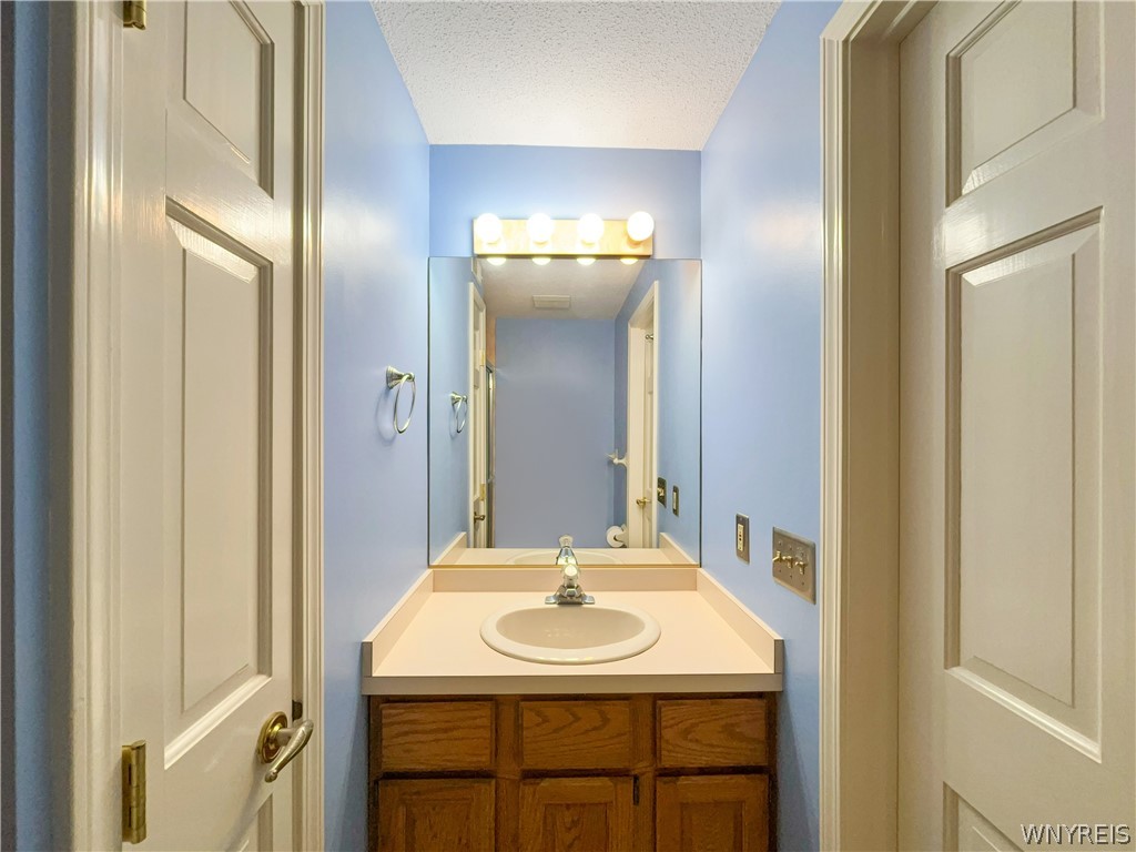 640 Youngs Road, Unit A Amherst, NY 14221 - Photo 25 of 34 Second full bath