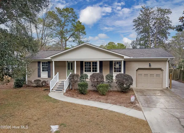 $300,000 | 5322 Trent Woods Drive, Trent Woods, NC 28562