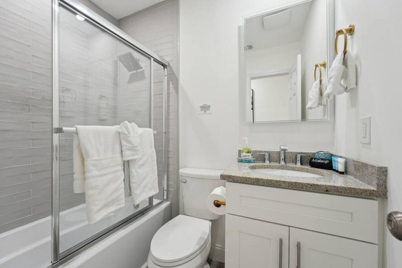 3133 Albatross Road Delray Beach, FL 33444 - Photo 15 of 23 B Bath a14