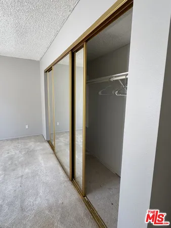 $2,200 | 18433 Hatteras Street, Unit 207, Tarzana, CA 91356