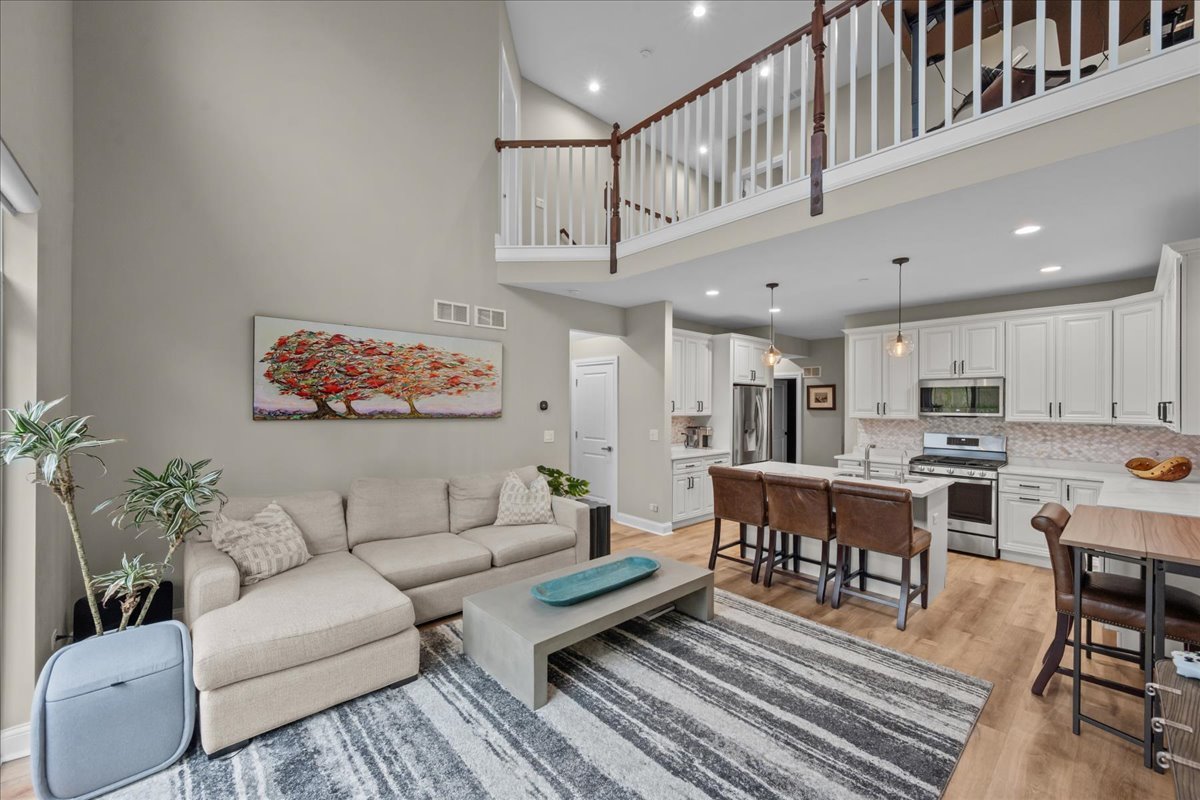 64 Prairie Court Wheeling, IL 60090 - Photo 6 of 24