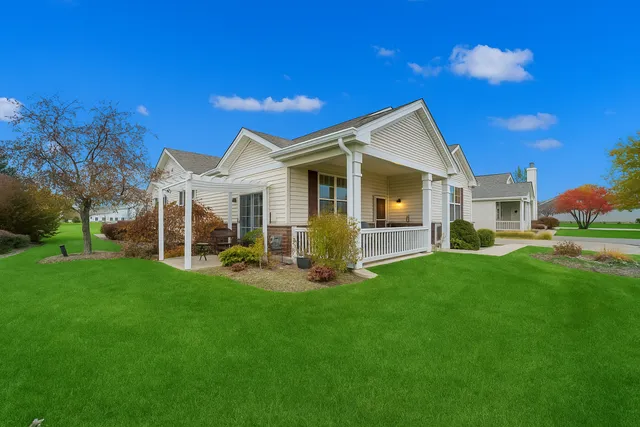 $274,900 | 672 North Falls Circle, Pingree Grove, IL 60140