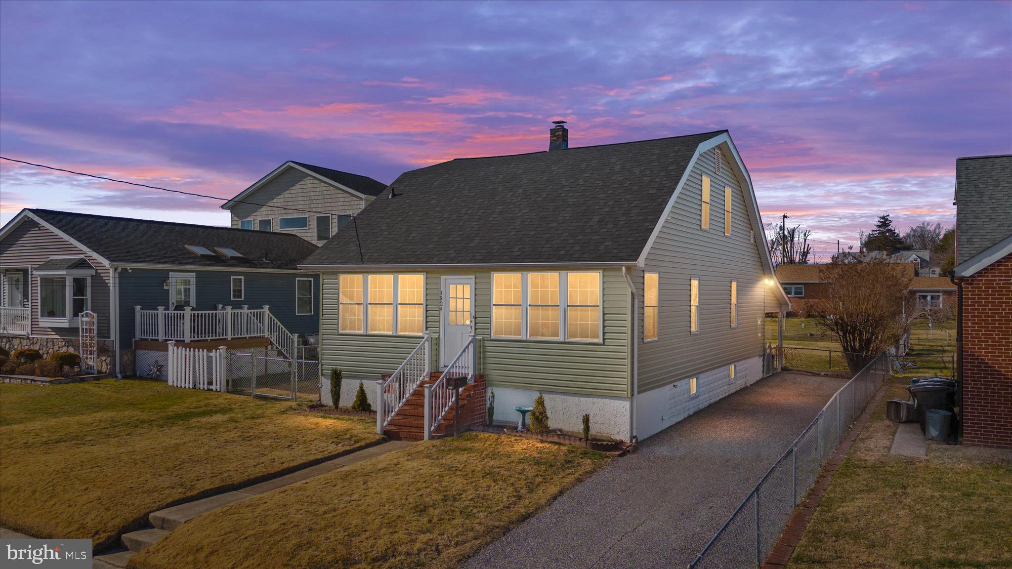 Welcome Home to 1924 Sunberry Rd!