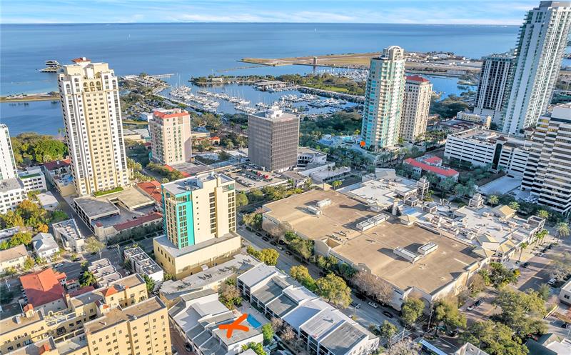 See unit left middle, how close to Beach Drive, the Tampa Bay, parks, Pier, museum, marina, restaurants, cannot beat this !!