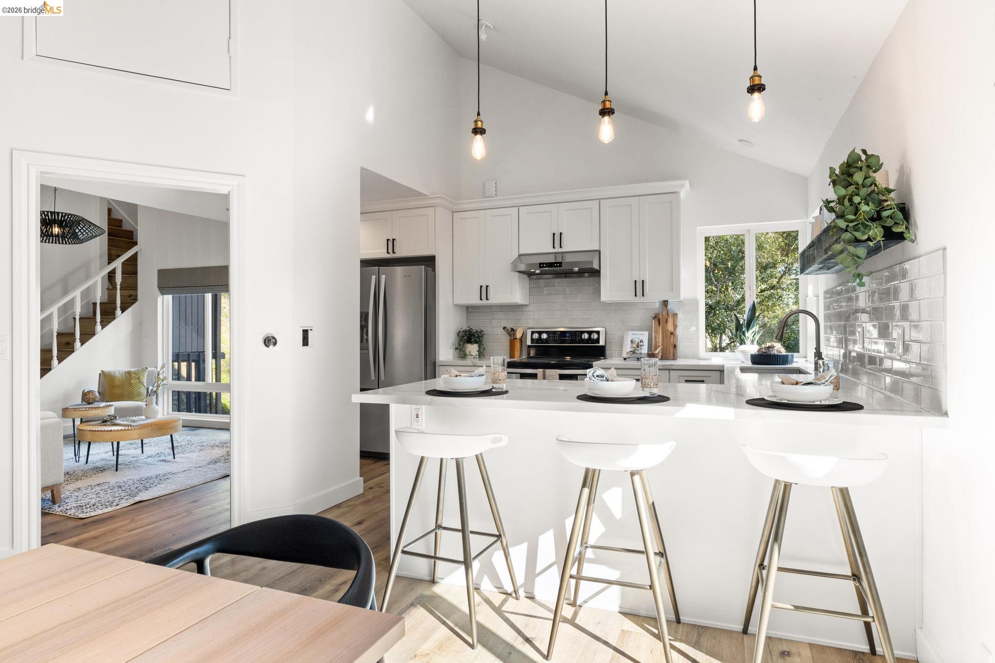 6931 Pinehaven Road Oakland, CA 94611 - Photo 13 of 47