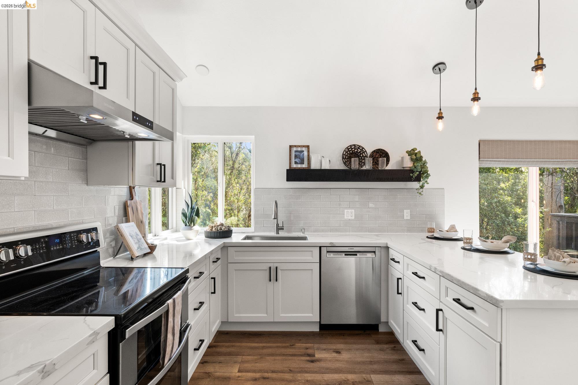 6931 Pinehaven Road Oakland, CA 94611 - Photo 16 of 47