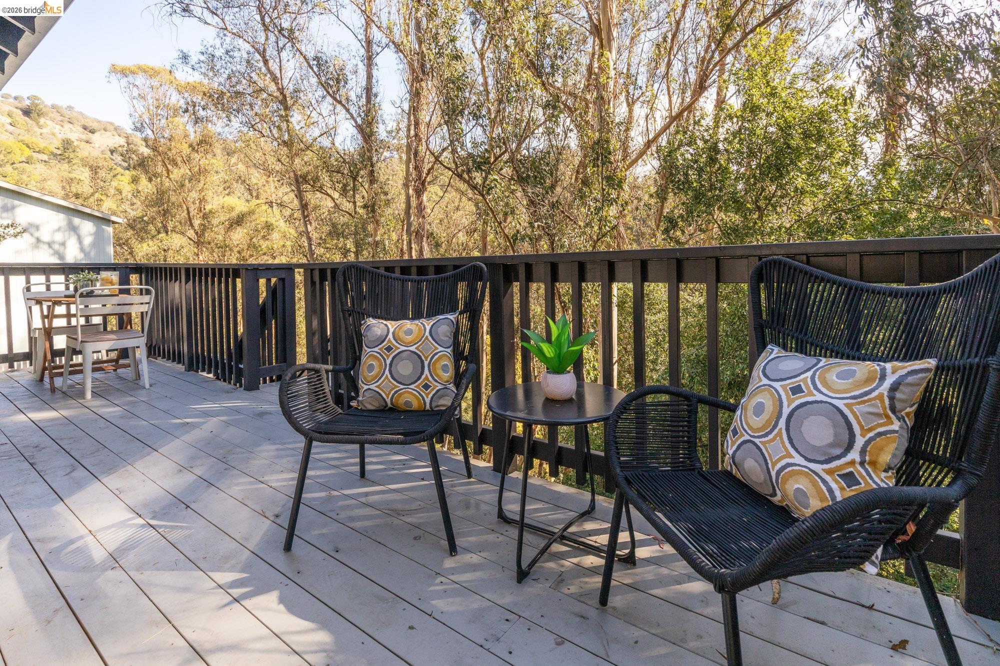 6931 Pinehaven Road Oakland, CA 94611 - Photo 9 of 47