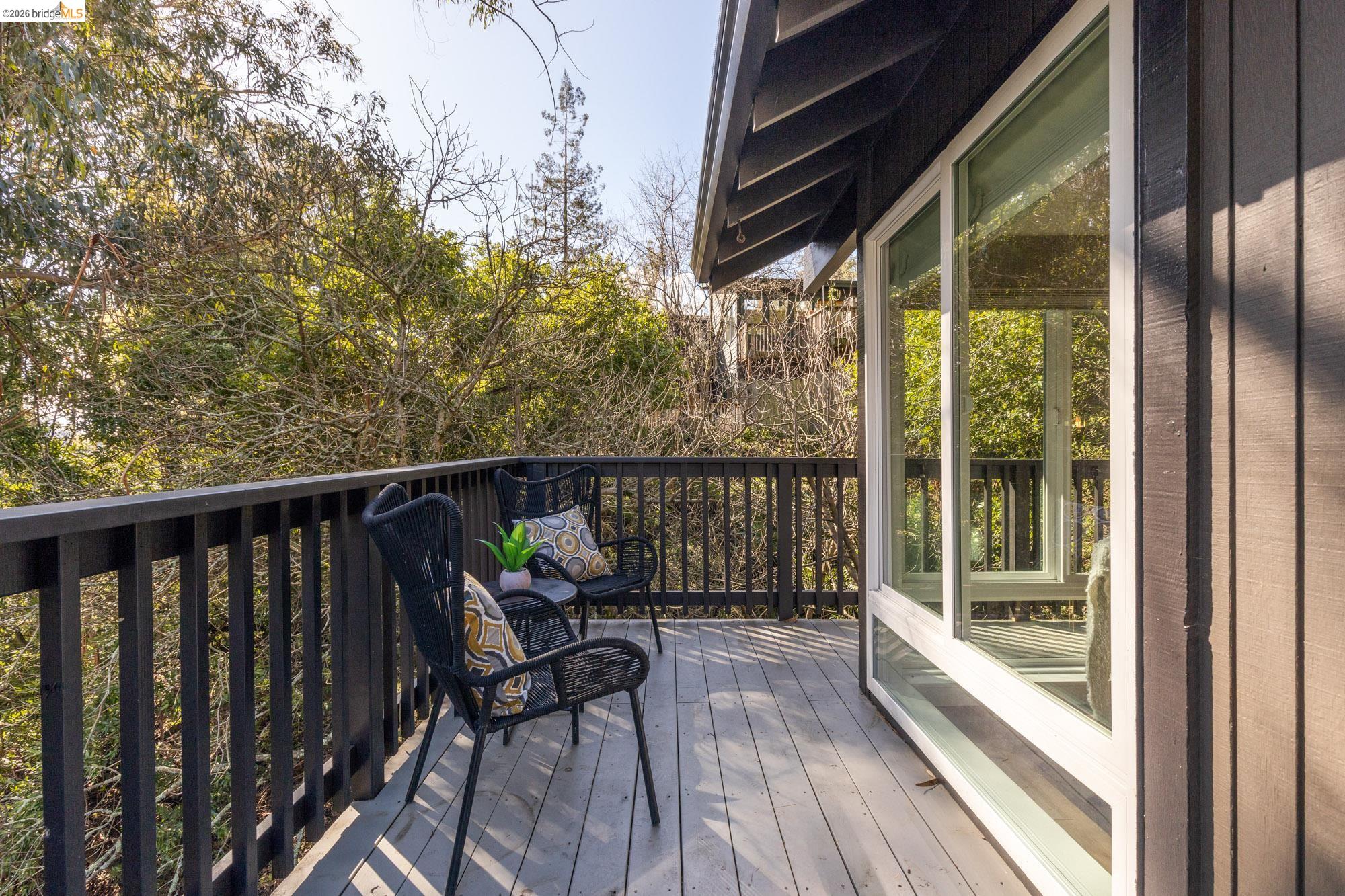 6931 Pinehaven Road Oakland, CA 94611 - Photo 10 of 47