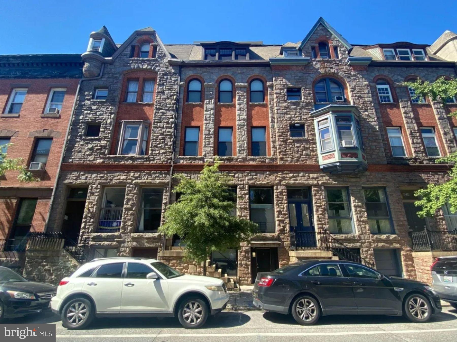 a car parked in front of a building