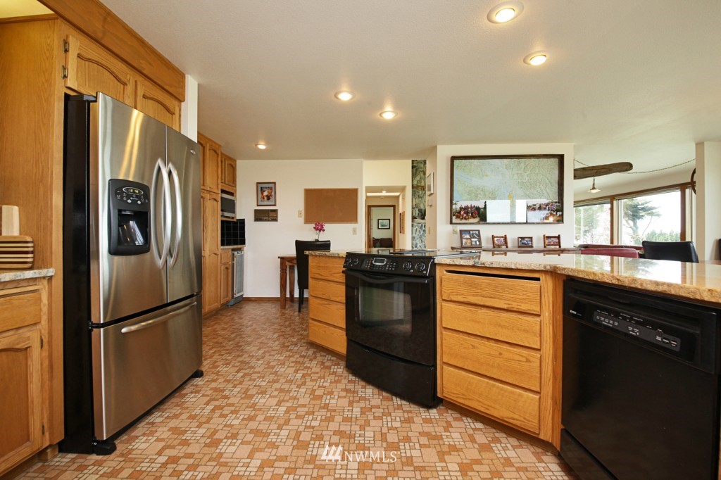 1817 West Beach Road Oak Harbor, WA 98277 - Photo 15 of 25 Gallery Image 15