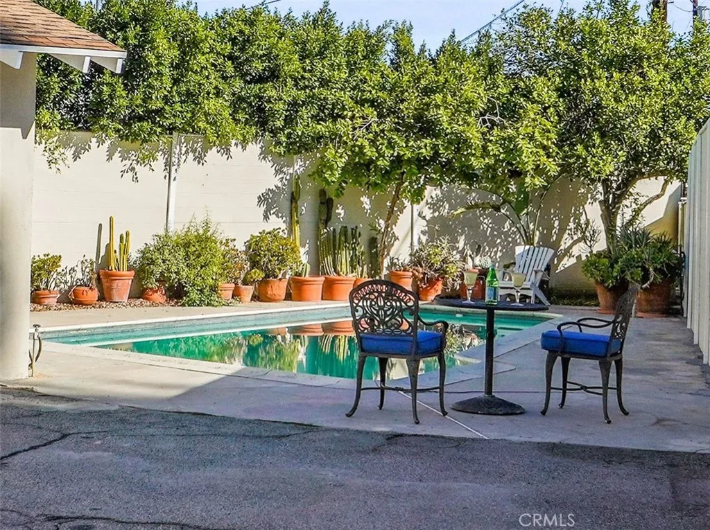 8636 Delco Avenue Winnetka, CA 91306 - Photo 19 of 20 a backyard of a house with table and chairs