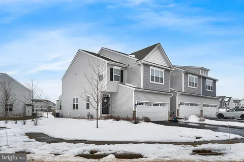 $569,900 | 323 Ridgewood Drive, Royersford, PA 19468