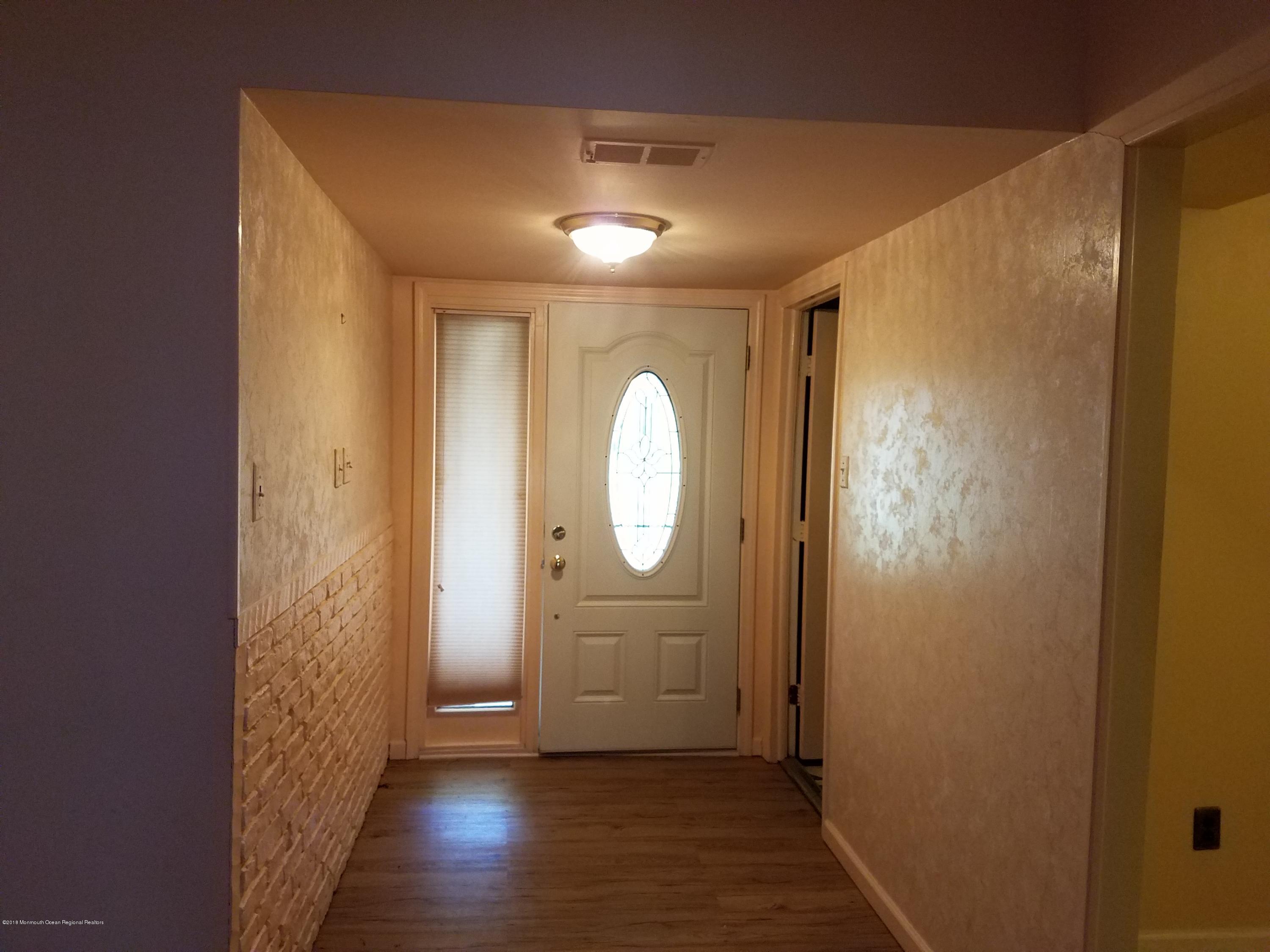 12 Valley Road Manalapan, NJ 07726 - Photo 2 of 15 12 valley rd hall