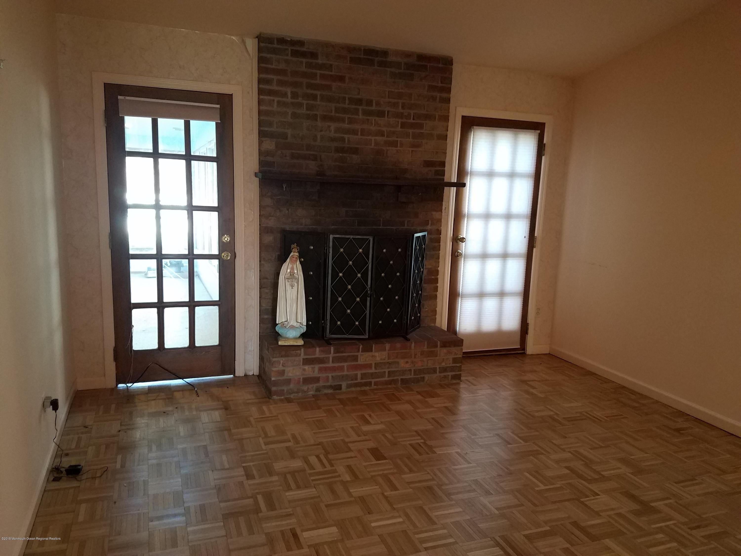 12 Valley Road Manalapan, NJ 07726 - Photo 11 of 15 12 valley Rd Living Room