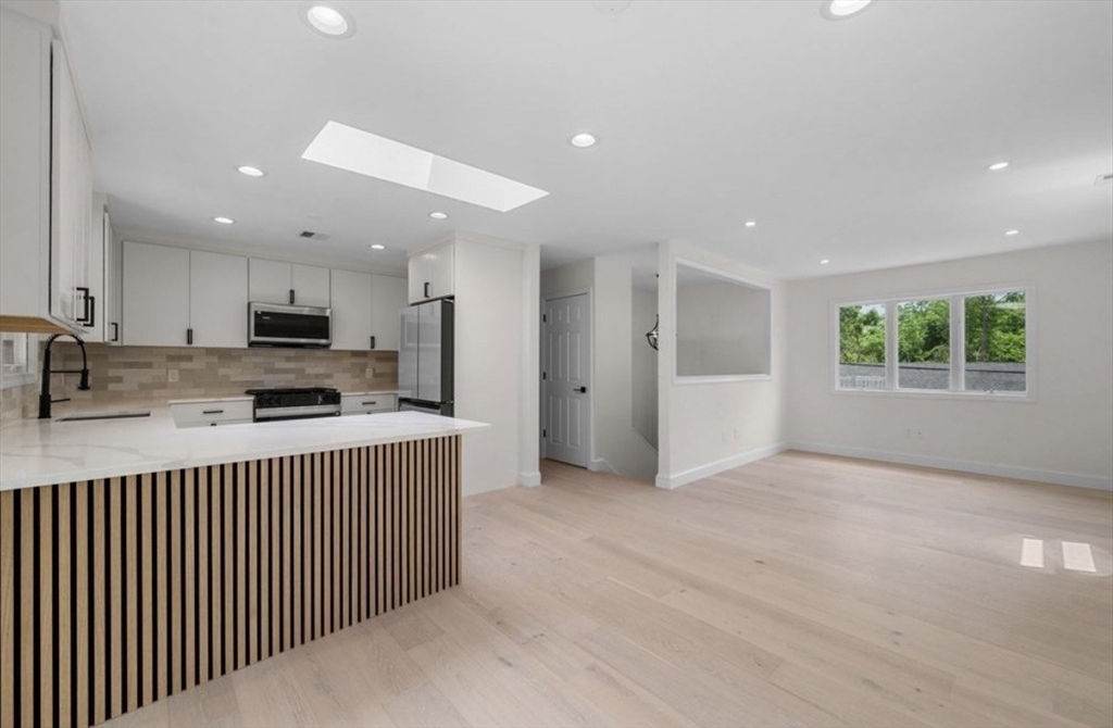 22 Abbott Road Waltham, MA 02452 - Photo 3 of 36