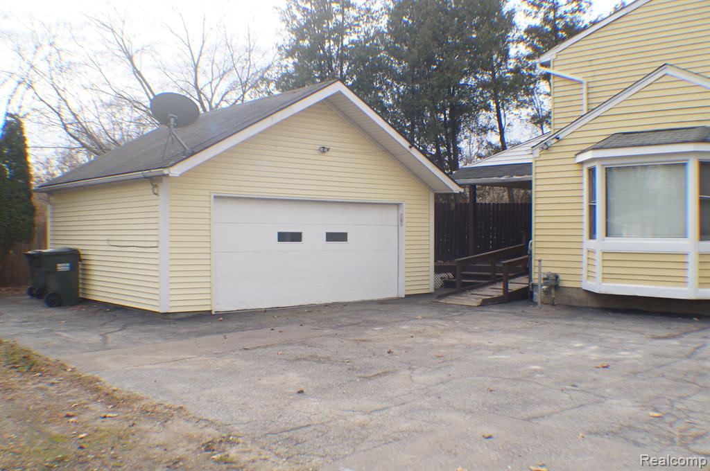 301 Nawakwa Road Rochester Hills, MI 48307 - Photo 28 of 51