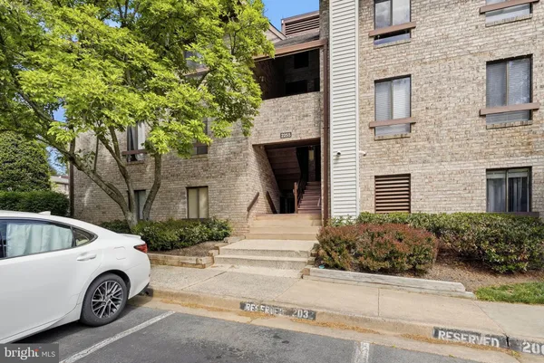 $2,400 | 2255 Castle Rock Square, Unit 21C, Reston, VA 20191