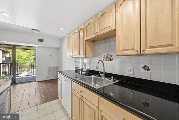 $2,400 | 2255 Castle Rock Square, Unit 21C, Reston, VA 20191