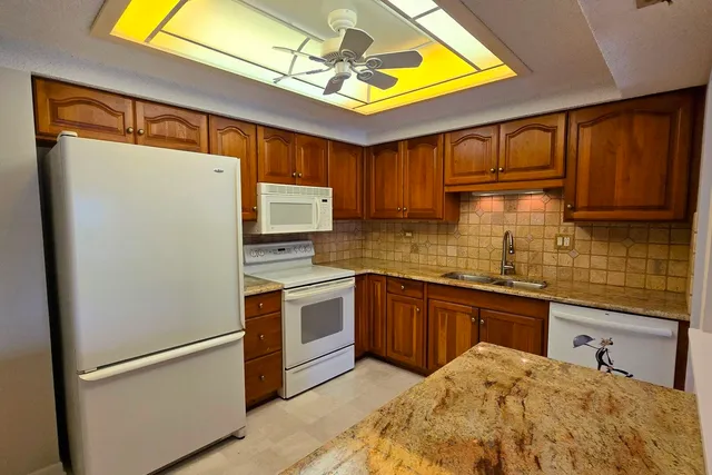 $175,000 | 690 Chandler Road, Unit 207, Gurnee, IL 60031