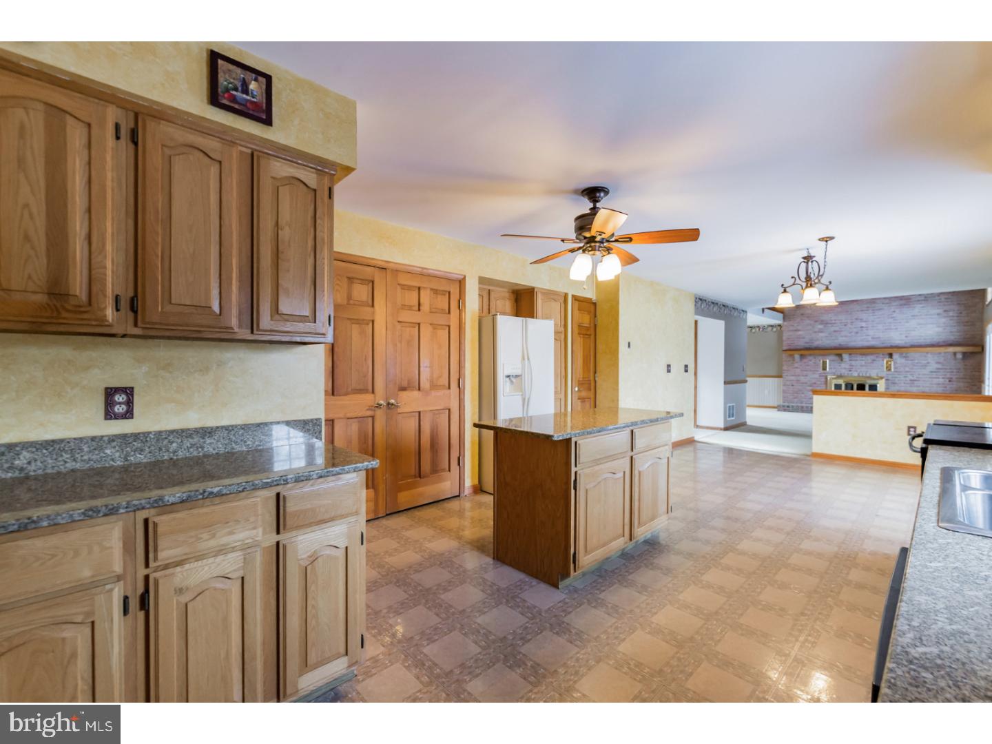 436 Heritage Road Sewell, NJ 08080 - Photo 3 of 25