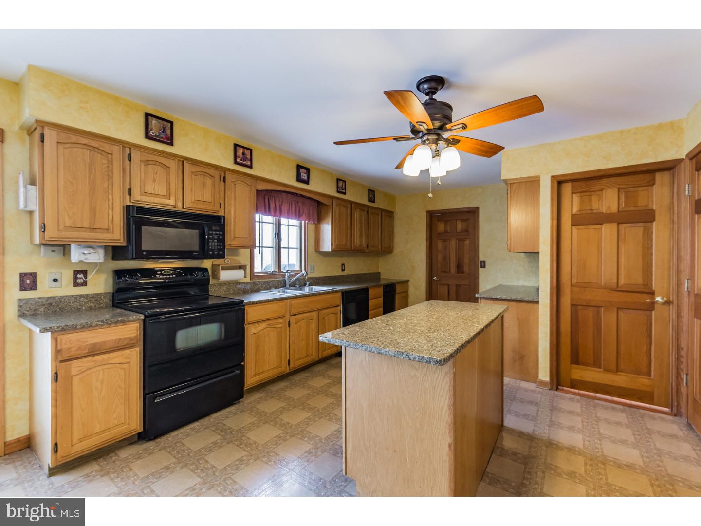 436 Heritage Road Sewell, NJ 08080 - Photo 4 of 25