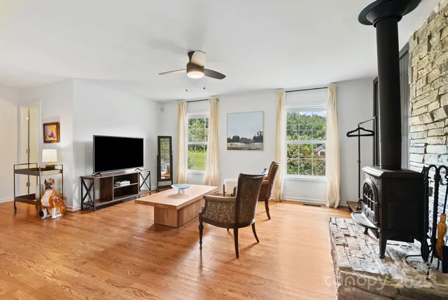 $899,000 | 6 Sayles Town Road, Fairview, NC 28730