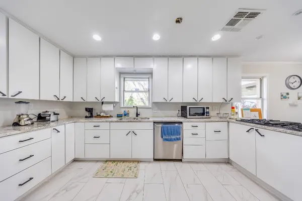 $2,400 | 2519 Lazy Lake Drive, Houston, TX 77058