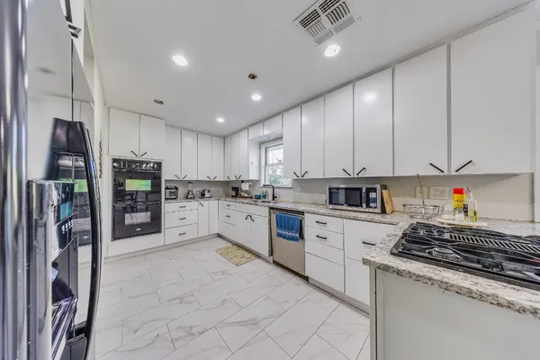 $2,400 | 2519 Lazy Lake Drive, Houston, TX 77058