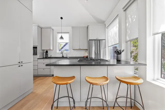 a view of sitting area in the back yard