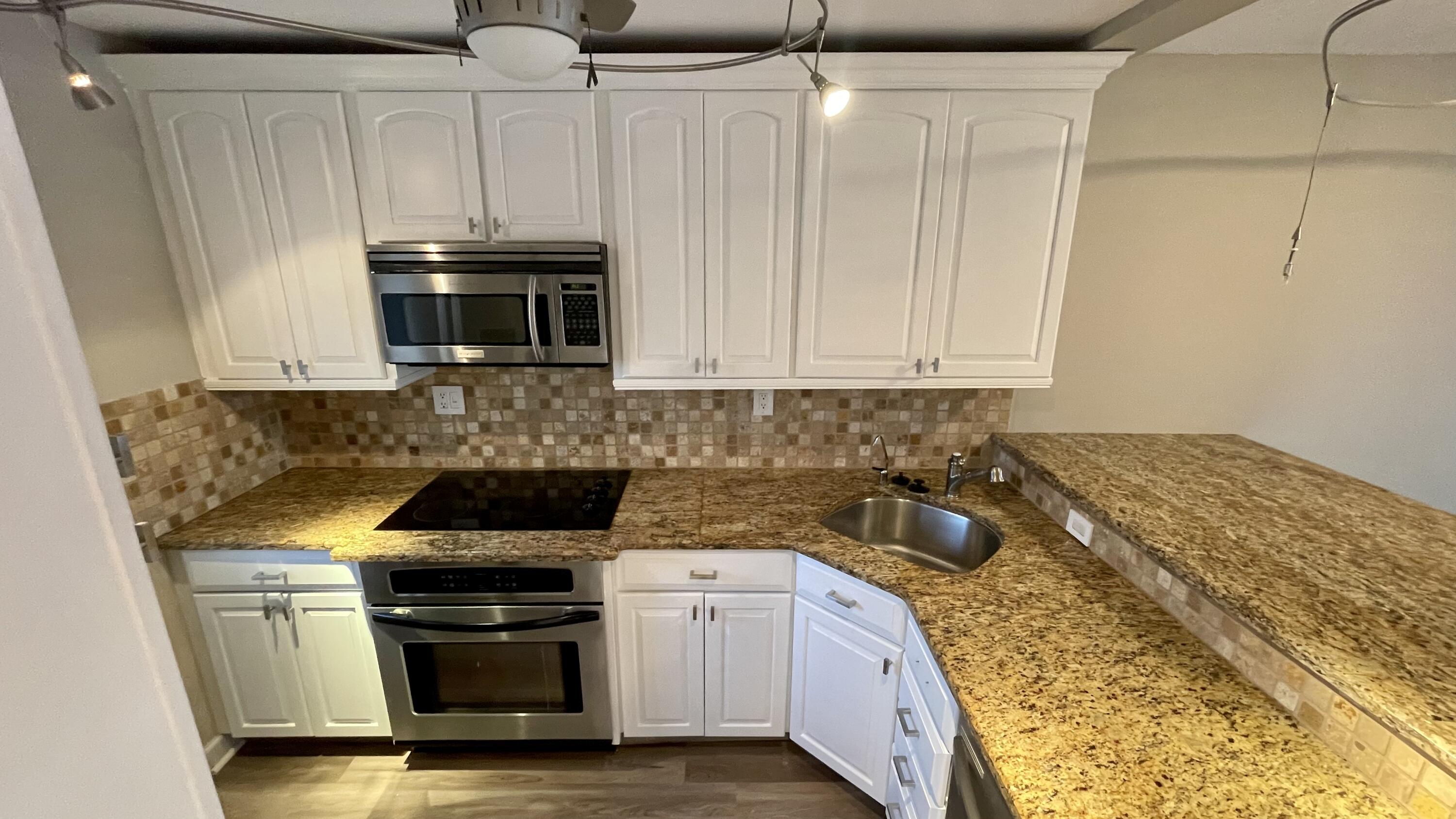 698 Northeast Spanish River, Unit 12 Boca Raton, FL 33431 - Photo 3 of 20 8BEABE44-D20C-4A2B-B0F3-0F6A869CCBC0