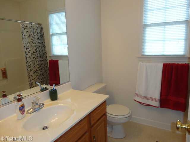175 Creekside Ridge Drive High Point, NC 27265 - Photo 11 of 16 Bath. Hall bath serving other bedrooms